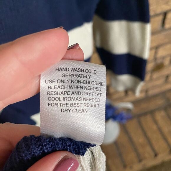 Pink republic blue and white sweater‎ - Picture 3 of 6